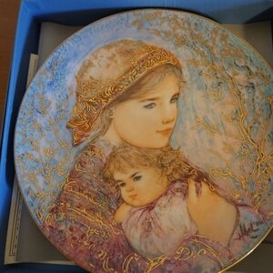 Edna Hibel Mother’s Day plate